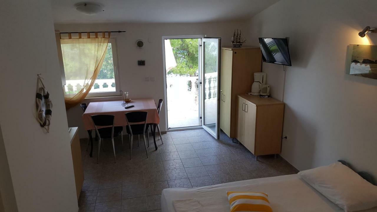 Apartment Viktor Sali Buitenkant foto